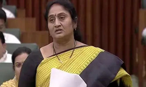 యూనివర్సల్ హెల్త్ స్కీమ్ కింద నేతన్నలకు వైద్యసేవలు : మంత్రి సవిత