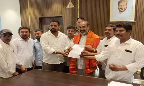 ప్రభుత్వ భూమిలో గుడి నిర్మాణం నిలిపివేయాలి