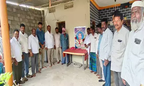 బాధిత కుటుంబానికి మాజీ ఎమ్మెల్యే ఆరూరి రమేష్ పరామర్శ