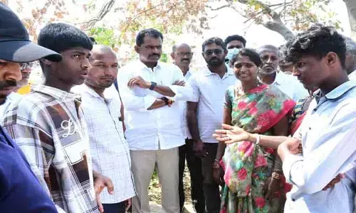 రోడ్డు ప్రమాదంలో వ్యక్తి మృతి.. పరామర్శించిన ఎమ్మెల్యే మేఘారెడ్డి