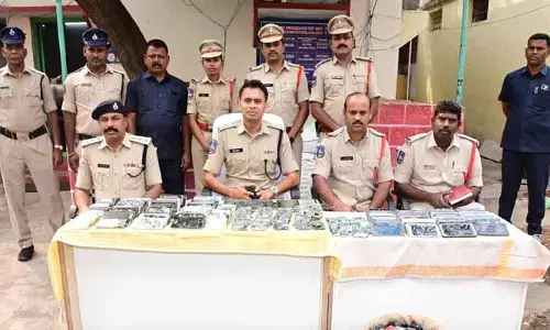 అంత‌ర్ రాష్ట్ర సైబ‌ర్ ముఠా అరెస్ట్