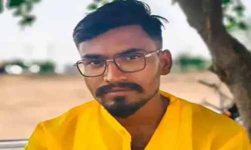 కాళ్ల‌ పారాణి ఆర‌క‌ముందే ఉరేసుకొని వ‌రుడు మృతి