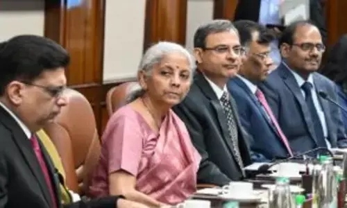 Nirmala Sitaraman: బంగారం, వెండి దిగుమతులపై ఆందోళన అక్కరలేదు