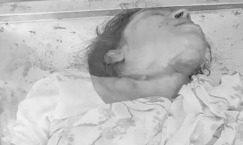 ఆర్థిక ఇబ్బందుల‌తో గృహిణి ఆత్మ‌హ‌త్య