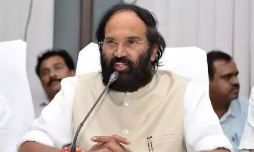 డ్రమ్ములు, కంటైనర్లలో పెట్రోల్ నింపితే కఠిన చర్యలు : మంత్రి ఉత్తమ్
