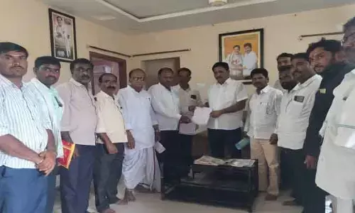 దిశ క‌థ‌నానికి స్పంద‌న‌.. బజార్ హత్నూర్ కే మార్కెట్ కమిటీ పగ్గాలు!