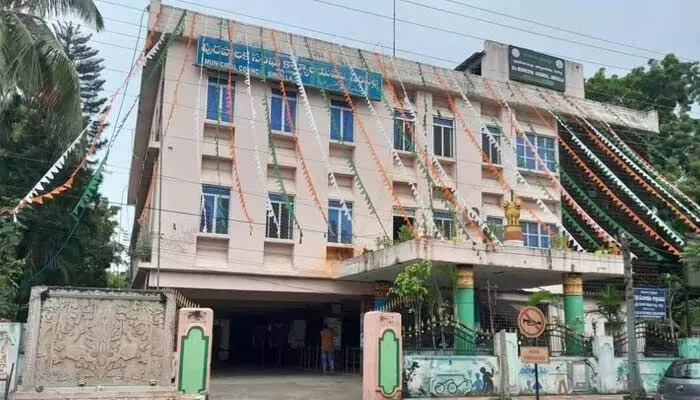 సిరిసిల్ల మున్సిపాలిటీలో కొత్త పాలకవర్గానికి సమస్యల సవాళ్లు సిరిసిల్ల మున్సిపాలిటీలో కొత్త పాలకవర్గానికి సమస్యల సవాళ్లు
