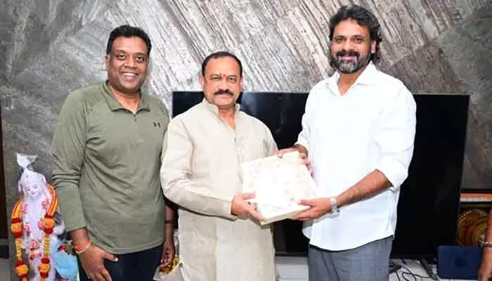 Invitation: విజయ్ - రష్మిక వివాహం.. టీపీసీసీ చీఫ్కు అందిన ఆహ్వానం Invitation: విజయ్ - రష్మిక వివాహం.. టీపీసీసీ చీఫ్కు అందిన ఆహ్వానం