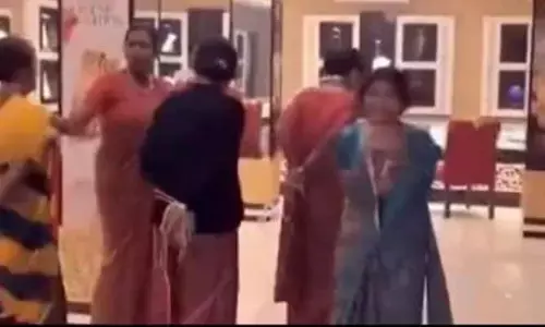 బార్పేటా రోడ్‌లో సినిమా తరహా దోపిడీ..12 కోట్ల విలువైన నగలు మాయం