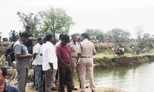 ఇంకా ల‌భించ‌ని గ‌ల్లంతైన స్నేహితుల ఆచూకీ..!