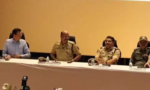 మావోయిస్టు గణపతి అడవుల్లో లేడు: డీజీపీ