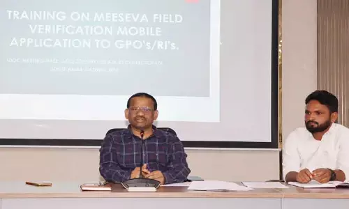 మొబైల్ యాప్ వినియోగాన్ని అమలు చేసి దరఖాస్తులను వేగంగా పరిష్కరించాలి