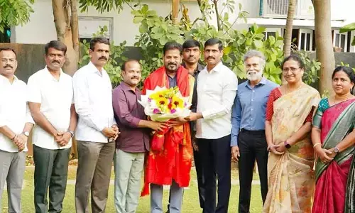 TG: ఉగ్యోగుల‌కు వరంగా ఆద‌ర్శవంత‌మైన‌ ఆరోగ్య ప‌థ‌కాలు