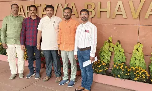 ఉపాధ్యాయుల సమస్యలపై కేంద్ర మంత్రులను కలిసిన టీపీయూఎస్.. పలు అంశాలపై వినతి