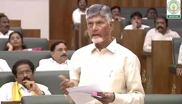 ఇందాపూర్ డెయిరీకి హెరిటేజ్కు సంబంధం లేదు: సీఎం చంద్రబాబు ఇందాపూర్ డెయిరీకి హెరిటేజ్కు సంబంధం లేదు: సీఎం చంద్రబాబు