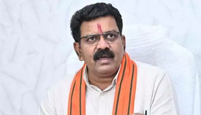 బస్తర్ వారైనా, తెలంగాణవారైనా మాకు అంతా ఒక్కటే.. ఛత్తీస్గఢ్ DCM బస్తర్ వారైనా, తెలంగాణవారైనా మాకు అంతా ఒక్కటే.. ఛత్తీస్గఢ్ DCM