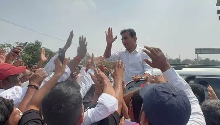 ఆదిలాబాద్ జైలుకు చేరుకున్న కేటీఆర్ ఆదిలాబాద్ జైలుకు చేరుకున్న కేటీఆర్
