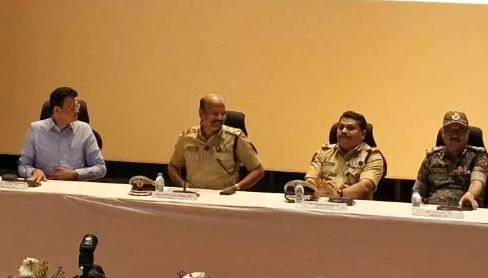 మావోయిస్టు గణపతి అడవుల్లో లేడు: డీజీపీ మావోయిస్టు గణపతి అడవుల్లో లేడు: డీజీపీ