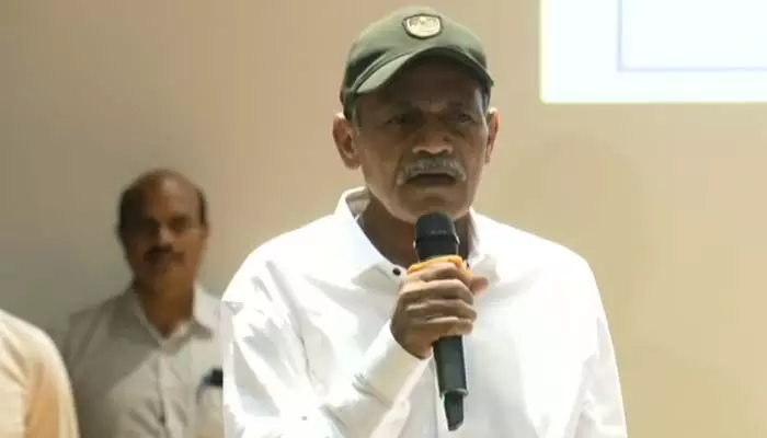మావోయిజానికి ముంగింపు లేదు.. డీజీపీ సమక్షంలో రాజీరెడ్డి సంచలన వ్యాఖ్యలు మావోయిజానికి ముంగింపు లేదు.. డీజీపీ సమక్షంలో రాజీరెడ్డి సంచలన వ్యాఖ్యలు