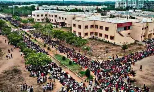 BREAKING: బాసర ట్రిపుల్ ఐటీలో విద్యార్థిని ఆత్మహత్య