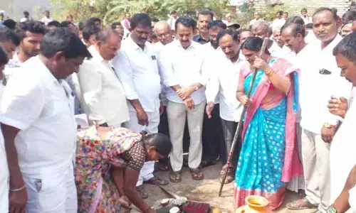 ప్రభుత్వ పథకాలను సద్వినియోగం చేసుకోవాలి : మంత్రి జూపల్లి కృష్ణారావు