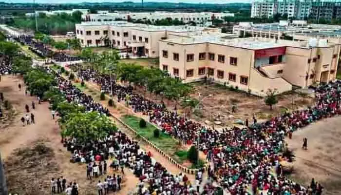 BREAKING: బాసర ట్రిపుల్ ఐటీలో విద్యార్థిని ఆత్మహత్య BREAKING: బాసర ట్రిపుల్ ఐటీలో విద్యార్థిని ఆత్మహత్య