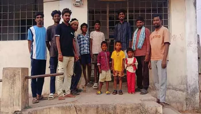 తాళాలు తెరుచుకొని ఏటిగూడ గిరిజన పాఠశాల తాళాలు తెరుచుకొని ఏటిగూడ గిరిజన పాఠశాల