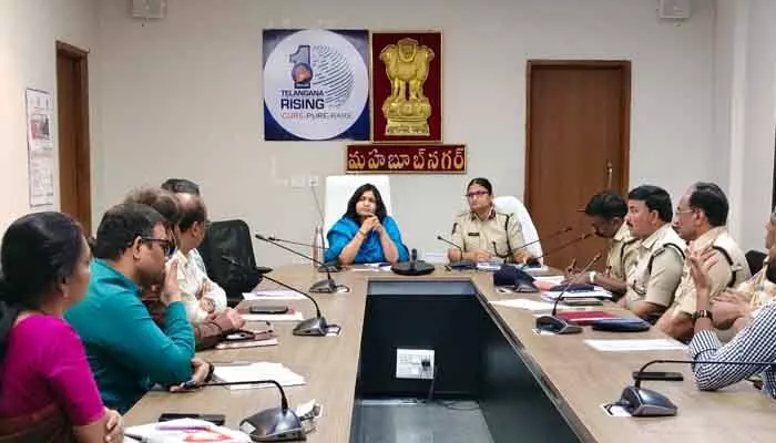 మీ-సేవా జీపీఓ మొబైల్ యాప్ ద్వారా సేవలందించాలి : కలెక్టర్ విజయేందిర బోయి మీ-సేవా జీపీఓ మొబైల్ యాప్ ద్వారా సేవలందించాలి : కలెక్టర్ విజయేందిర బోయి