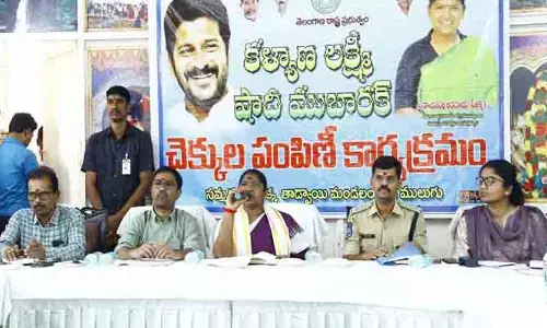 ఇందిర‌మ్మ ఇళ్ల నిర్మాణాల‌ను పూర్తి చేయాలి : మంత్రి  సీతక్క