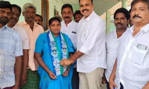 జనసేనకు బిగ్ షాక్.. వైసీపీలోకి మహిళా నేత