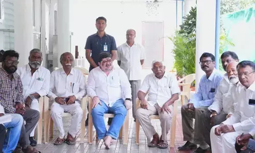 మంత్రి పొన్నం ప్రభాకర్ తో తెలంగాణ ఉద్యమ కారుల భేటీ