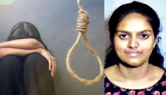మమ్మీ డాడీ నన్ను క్షమించండి.. ప్రేమ విఫలమై మరో విద్యార్థిని ఆత్మహత్య మమ్మీ డాడీ నన్ను క్షమించండి.. ప్రేమ విఫలమై మరో విద్యార్థిని ఆత్మహత్య