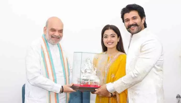 అమిత్ షాను కలిసిన విజయ్ - రష్మిక జంట అమిత్ షాను కలిసిన విజయ్ - రష్మిక జంట