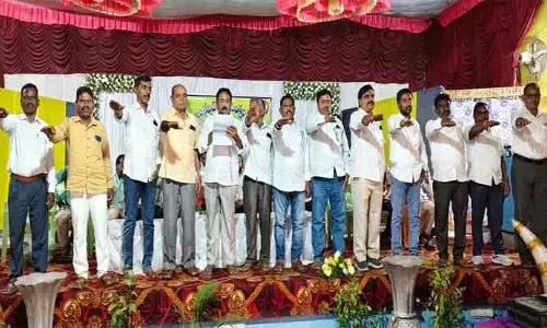 డీలర్లకు ఇచ్చిన హామీలను కాంగ్రెస్ ప్రభుత్వం నెరవేర్చాలి