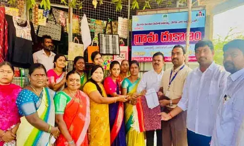 గ్రామీణ దుకాణాల ద్వారా విక్రయించేందుకు నాబార్డు సహకారం : డీడీఎం చంద్ర‌శేఖ‌ర్