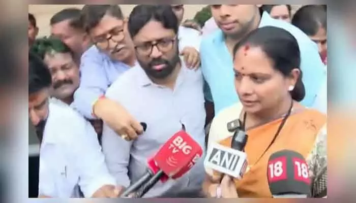 అన్యాయంగా నన్ను జైల్లో పెట్టారు.. కోర్టు తీర్పుపై కవిత భావోద్వేగపూరిత వ్యాఖ్యలు అన్యాయంగా నన్ను జైల్లో పెట్టారు.. కోర్టు తీర్పుపై కవిత భావోద్వేగపూరిత వ్యాఖ్యలు