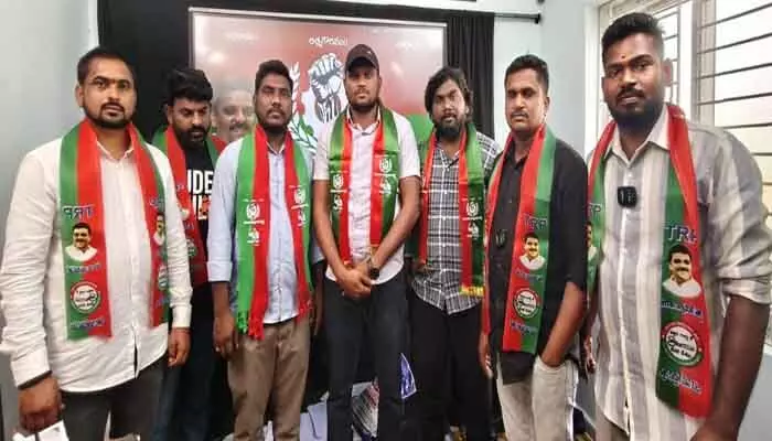 అట్రాసిటీ చట్టాన్ని రాజకీయ కక్ష్య సాధింపునకే వినియోగిస్తున్నారు : కొప్పుల వెంకటేష్ అట్రాసిటీ చట్టాన్ని రాజకీయ కక్ష్య సాధింపునకే వినియోగిస్తున్నారు : కొప్పుల వెంకటేష్