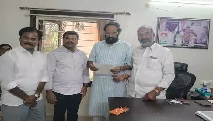 నారాయణపూర్ నిర్వాసితులకు అండగా ఉంటా : ఎమ్మెల్యే మేడిపల్లి సత్యం నారాయణపూర్ నిర్వాసితులకు అండగా ఉంటా : ఎమ్మెల్యే మేడిపల్లి సత్యం