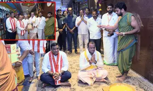 విజయవాడ కనకదుర్గమ్మను దర్శించుకున్న మంత్రి కోమటిరెడ్డి