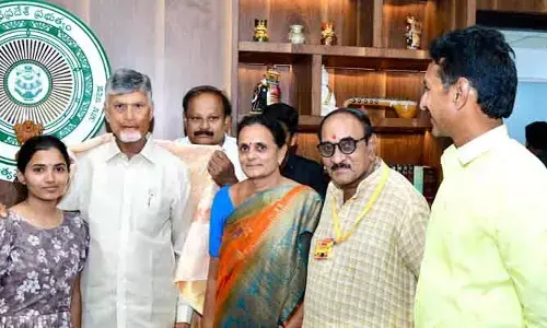 ఏపీ ముఖ్యమంత్రి చంద్రబాబు నాయుడు నీ కలిసిన మానుకోట టీడీపీ  నాయ‌కులు