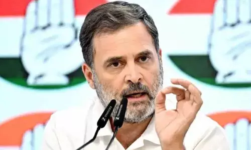 Congress: కాంగ్రెస్‍లో గ్రూప్ తగాదాలు.. సొంత నేతలపై రాహుల్ ఫైర్