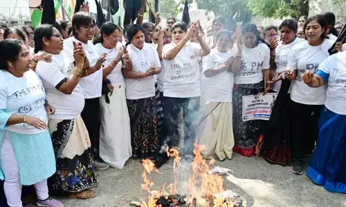 కేంద్రమంత్రి హర్దీప్ సింగ్ పూరి రాజీనామా చేయాలి