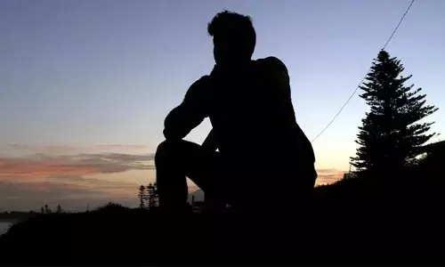 ఆధునిక వెలుగులు.. ఒంటరి మనసులు...!