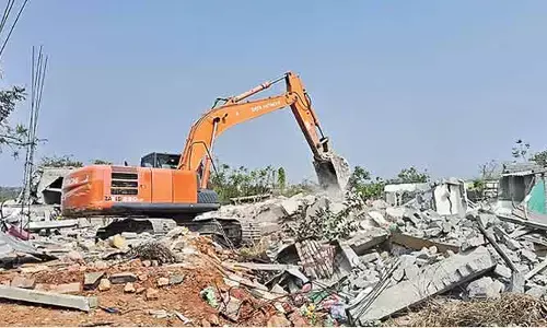 ఆశల పునాదిపై .. అధికారపు బుల్డోజర్