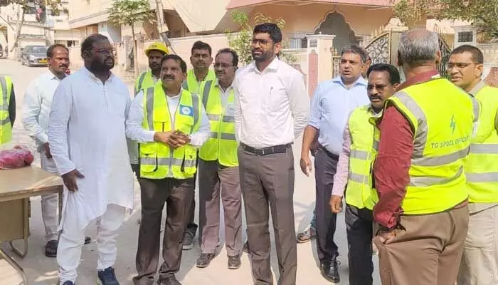 TG: నిన్న బాధ్యతల స్వీకరణ.. నేడు క్షేత్రస్థాయి పర్యటన TG: నిన్న బాధ్యతల స్వీకరణ.. నేడు క్షేత్రస్థాయి పర్యటన