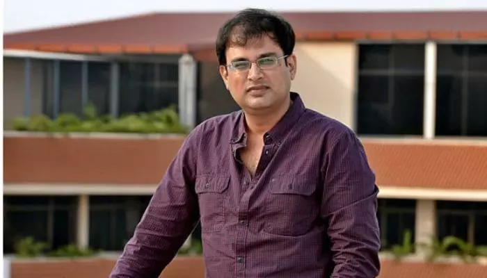 Vakkantham Vamsi : టెంపర్ క్లైమాక్స్ అలా మారింది.. పూరి చెప్పింది చేసుంటే అలా ఉండేది Vakkantham Vamsi : టెంపర్ క్లైమాక్స్ అలా మారింది.. పూరి చెప్పింది చేసుంటే అలా ఉండేది