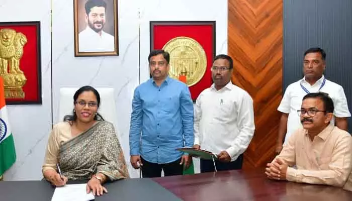 కలెక్టర్ గా బాధ్యతలు స్వీకరించిన కుష్బూ గుప్త కలెక్టర్ గా బాధ్యతలు స్వీకరించిన కుష్బూ గుప్త
