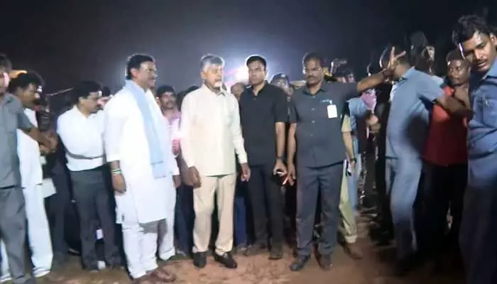 వేట్లపాలెం ఘటనపై విచారణకు ఆదేశం.. మృతుల కుటుంబాలకు రూ.20 లక్షల ఆర్థికసాయం వేట్లపాలెం ఘటనపై విచారణకు ఆదేశం.. మృతుల కుటుంబాలకు రూ.20 లక్షల ఆర్థికసాయం