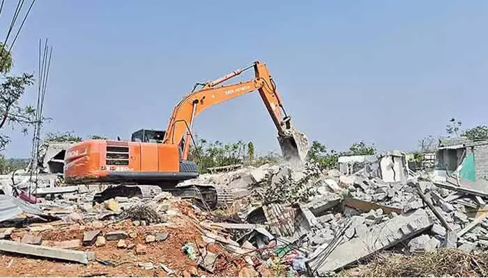 ఆశల పునాదిపై .. అధికారపు బుల్డోజర్ ఆశల పునాదిపై .. అధికారపు బుల్డోజర్