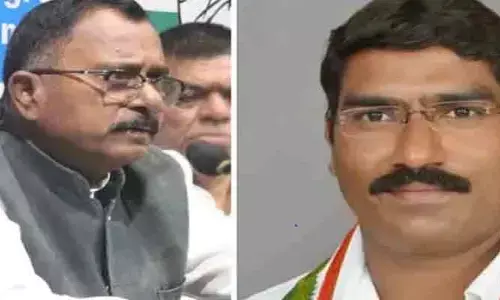 ఎంపీ Vs మాజీ ఎమ్మెల్యే.. నడిగడ్డ హస్తంలో ఆధిపత్య పోరు!
